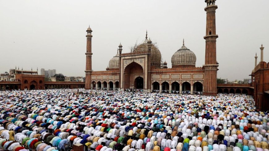 Eid celebration: मस्जिदों में उमड़ी भीड़ प्रशासन सतर्क! 1300 CCTV और ड्रोन की नजर