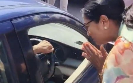 Rekha Gupta News: दिल्ली की CM ने बीच सड़क पर थामी काफिला, हाथ जोड़कर दी शांति की सीख!