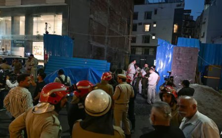 Delhi News: पुरानी दिल्ली की तंग गलियों में दर्दनाक हादसा! निर्माणाधीन ढांचा बना मौत का फंदा