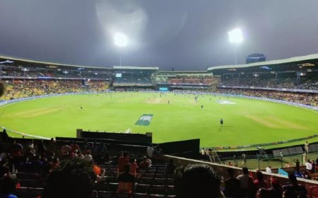 LSG vs RCB Pitch Report: क्या इकाना की पिच पर चमकेंगे कोहली और मैक्सवेल टॉप-2 की जंग में RCB की रणनीति पर सबकी नजरें