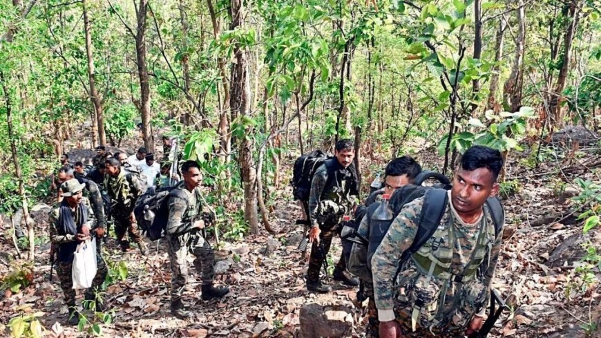 Jharkhand: कोबरा बटालियन का जवान IED ब्लास्ट में घायल, नक्सली हमले से मचा हड़कंप