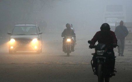 Weather Update: ठंडी हवाओं ने बढ़ाई सिहरन! दिल्ली में कोहरा और बारिश से बिगड़े हालात!