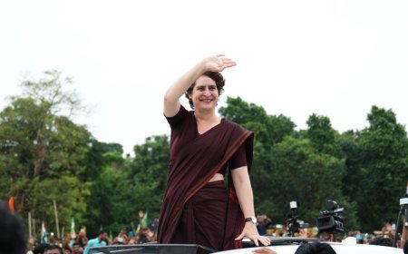 Bihar Election: बेगूसराय में प्रियंका गांधी का हमला — "बिहार में डबल इंजन नहीं, सिंगल इंजन की सरकार चल रही है"