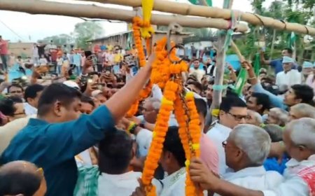 Bihar Elections 2025: मोतिहारी में चुनावी रंग! फैसल रहमान को गांवियों ने लड्डू और फूलों से किया उत्सव जैसा स्वागत