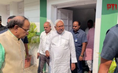 Nitish Kumar News: बिहार के दूसरे चरण के मतदान के बीच नितिश कुमार ने JDU कार्यालय का किया दौरा