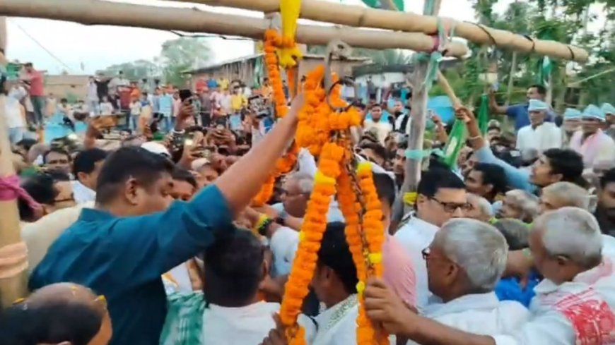 Bihar Elections 2025: मोतिहारी में चुनावी रंग! फैसल रहमान को गांवियों ने लड्डू और फूलों से किया उत्सव जैसा स्वागत
