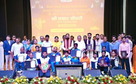 मुकेश और आकाशदीप बनें DSP, सीएम सम्राट ने दिया नियुक्ति पत्र