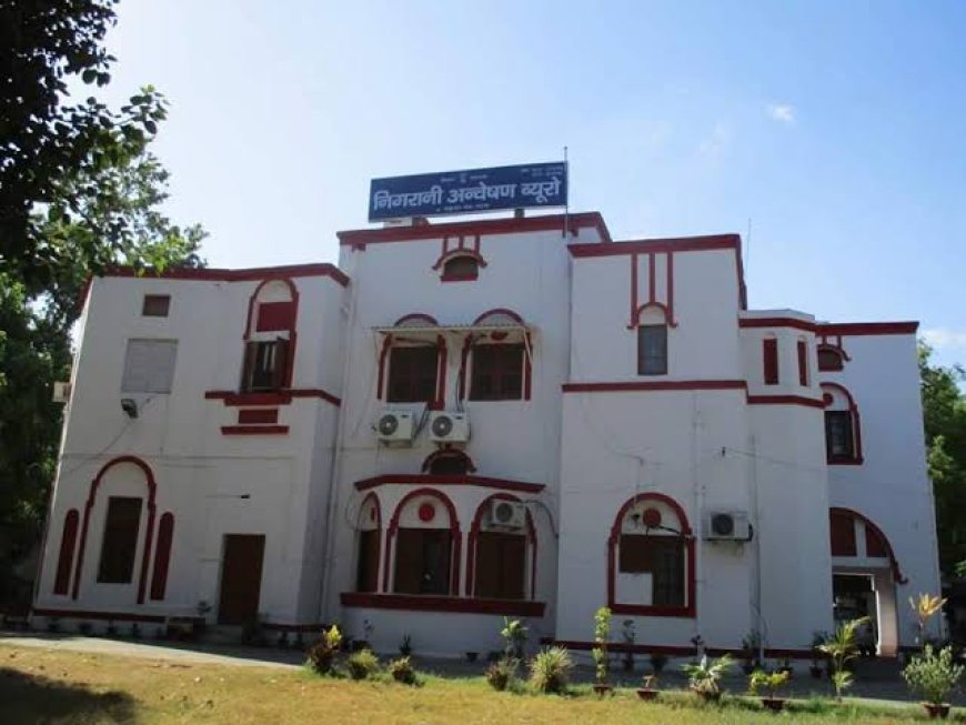 उद्योग विभाग के महाप्रबंधक 50 हजार रुपये घूस लेते गिरफ्तार