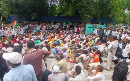 जंतर मंतर जैसा नजारा पटना में, जेपी गोलंबर पर जुटे प्रदर्शनकारी