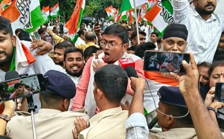 कांग्रेस कार्यकर्ताओं और पुलिस के बीच धक्का मुक्की