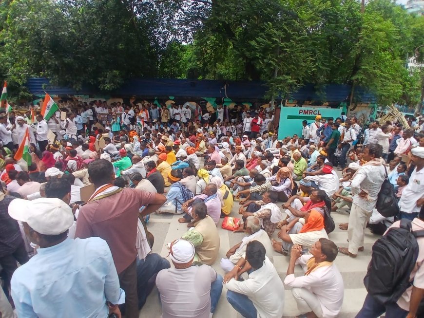 जंतर मंतर जैसा नजारा पटना में, जेपी गोलंबर पर जुटे प्रदर्शनकारी